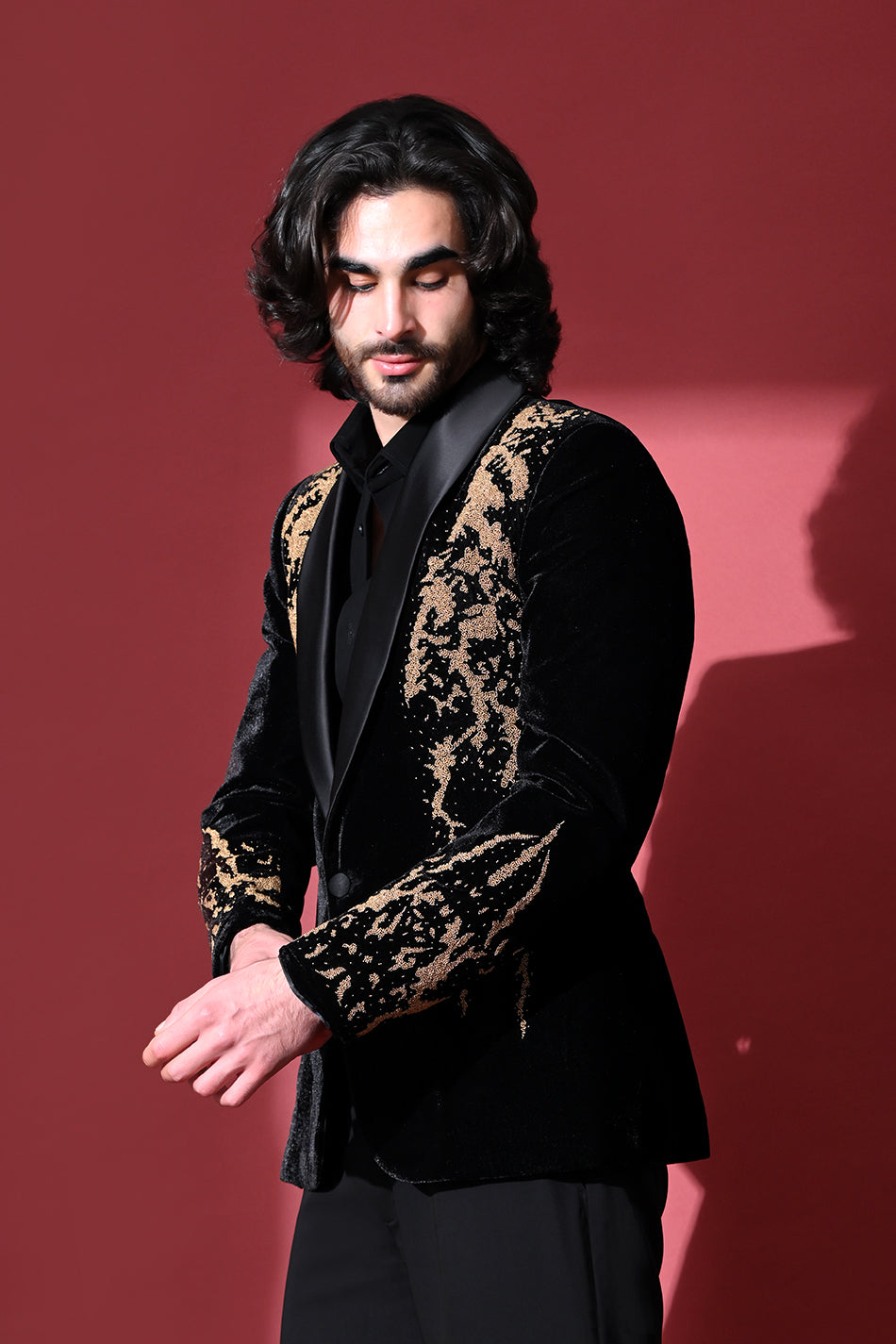 ECLIPSE ROYALE EMBELLISHED TUXEDO BLAZER WITH TROUSERS (GOLD)