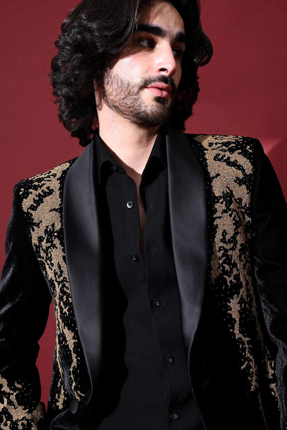 ECLIPSE ROYALE EMBELLISHED TUXEDO BLAZER WITH TROUSERS (GOLD)